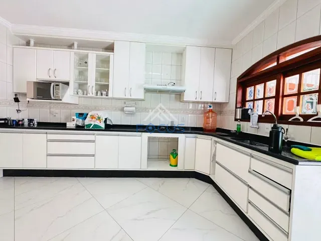 Casa com 300m² 3 quartos e 5 banheiros, à venda, no bairro Jardim do Lago em Jundiaí