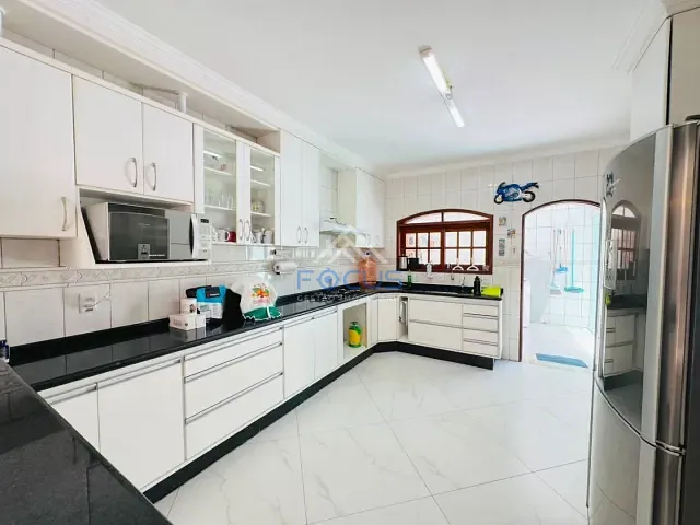 Casa com 300m² 3 quartos e 5 banheiros, à venda, no bairro Jardim do Lago em Jundiaí
