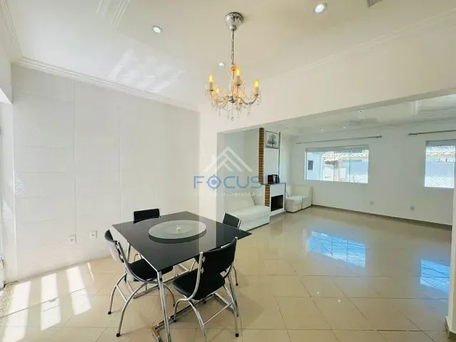 Casa com 300m² 3 quartos e 5 banheiros, à venda, no bairro Jardim do Lago em Jundiaí