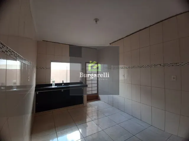 Casa 3 quartos e 2 banheiros, para alugar, no bairro Jardim Bela Vista em Lavras