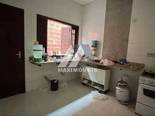 Casa com 180m² 1 quarto e 1 banheiro, à venda, no bairro São Mateus em Araçuaí