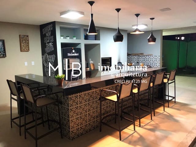 Casa com 528m² 5 quartos e 4 banheiros, à venda, no bairro COLINAS em CATAGUASES