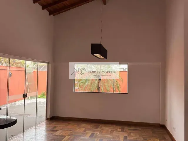 Casa com 300m² 3 quartos e 3 banheiros, para alugar, no bairro Operária em Londrina