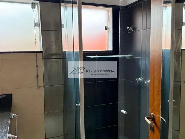 Casa com 300m² 3 quartos e 3 banheiros, para alugar, no bairro Operária em Londrina