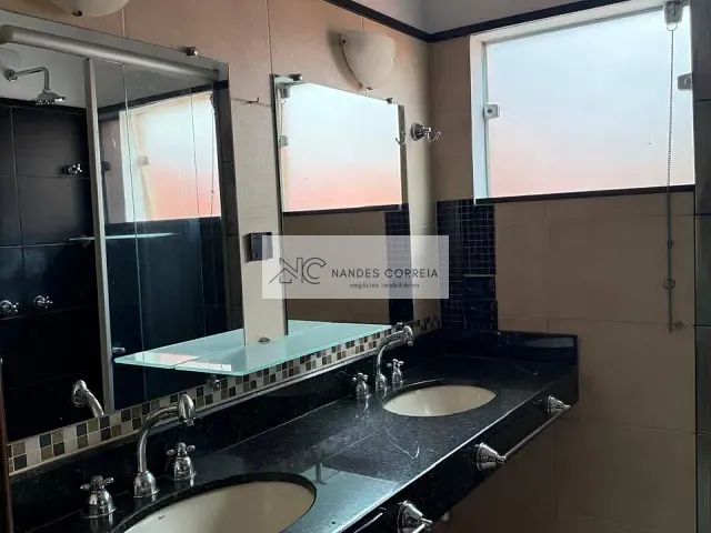 Casa com 300m² 3 quartos e 3 banheiros, para alugar, no bairro Operária em Londrina