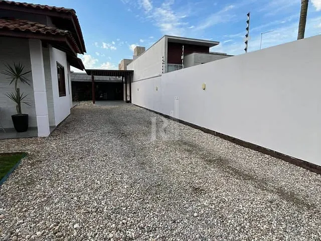 Casa com 390m² 3 quartos e 2 banheiros, à venda, no bairro Universitário em Tijucas