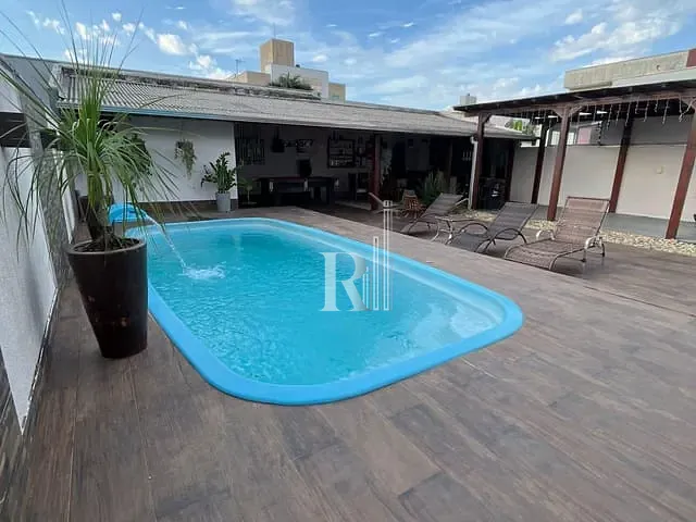 Casa com 390m² 3 quartos e 2 banheiros, à venda, no bairro Universitário em Tijucas
