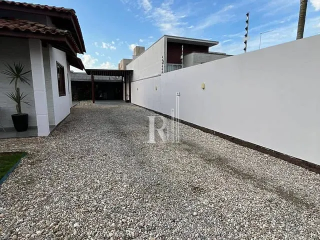 Casa com 390m² 3 quartos e 2 banheiros, à venda, no bairro Universitário em Tijucas