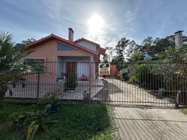 Casa com 525m² 3 quartos e 2 banheiros, à venda, no bairro Três Vendas em Pelotas
