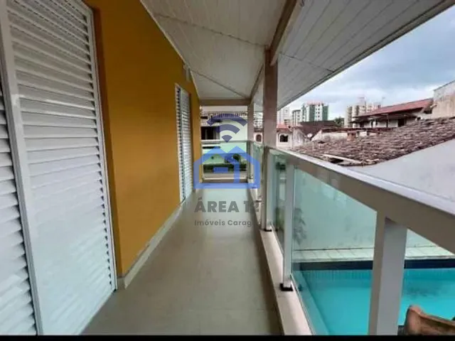 Casa com 300m² 4 quartos e 4 banheiros, à venda, no bairro Martim de Sá em Caraguatatuba