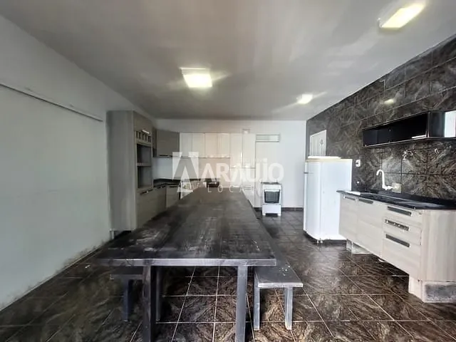 Casa com 500m² 4 quartos e 2 banheiros, para alugar, no bairro Gravatá em Navegantes