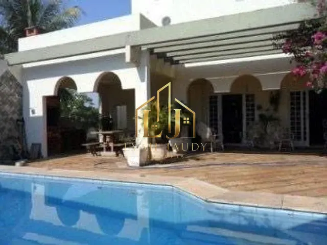 Casa com 788m² 5 quartos e 6 banheiros, à venda, no bairro Jardim Shangri-Lá em Cuiabá