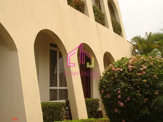 Casa com 788m² 5 quartos e 6 banheiros, à venda, no bairro Jardim Shangri-Lá em Cuiabá