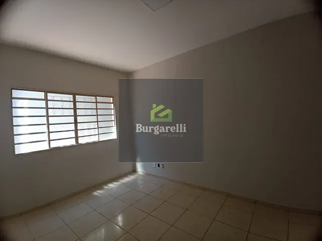 Casa 3 quartos e 2 banheiros, para alugar, no bairro Jardim das Acácias em Lavras