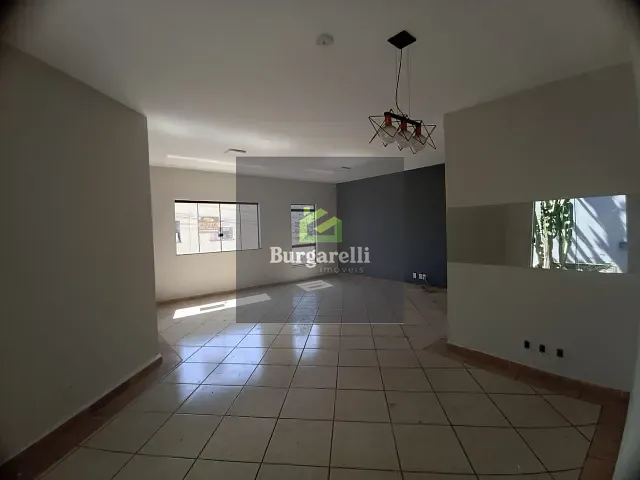 Casa 3 quartos e 2 banheiros, para alugar, no bairro Jardim das Acácias em Lavras