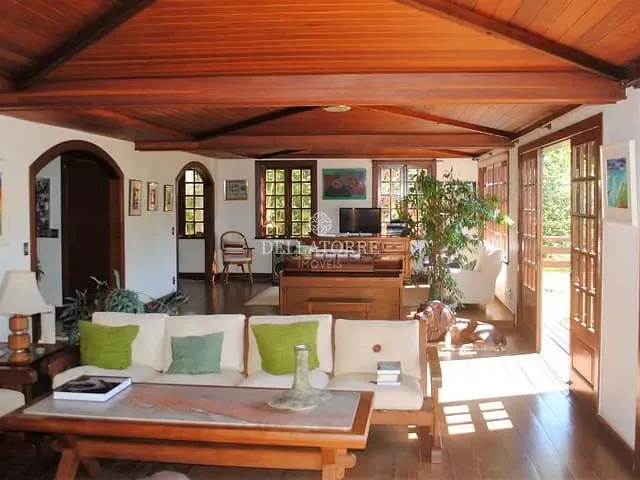 Casa com 3175m² 4 quartos e 5 banheiros, à venda, no bairro Parque do Imbui em Teresópolis