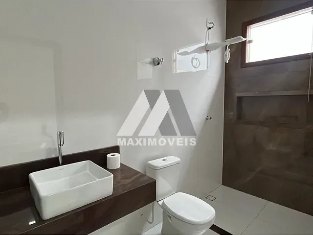 Casa 2 quartos e 2 banheiros, para alugar, no bairro Cidade Jardim em Araçuaí