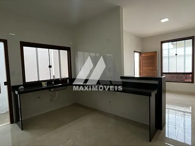 Casa 2 quartos e 2 banheiros, para alugar, no bairro Cidade Jardim em Araçuaí