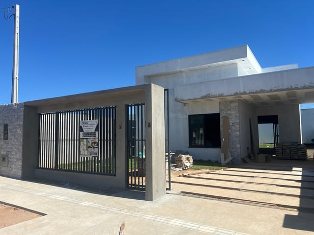 Casa com 300m² 3 quartos e 2 banheiros, à venda, no bairro Jardim Bougainville em Sinop