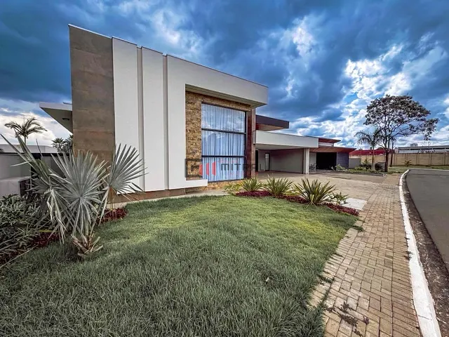 Casa com 630m² 4 quartos e 5 banheiros, à venda, no bairro Jardim Tarobá em Cambé