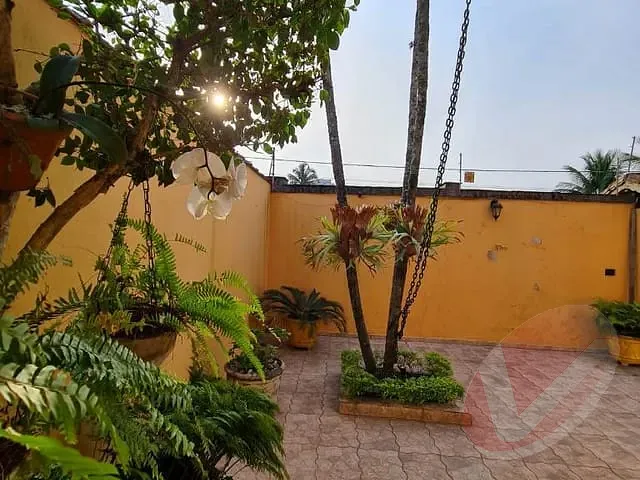 Casa com 340m² 4 quartos e 6 banheiros, à venda, no bairro Canto do Forte em Praia Grande