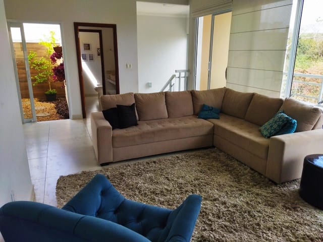 Casa com 301m² 3 quartos e 3 banheiros, à venda, no bairro Vila Tenente Vasconcelos em São João da Boa Vista