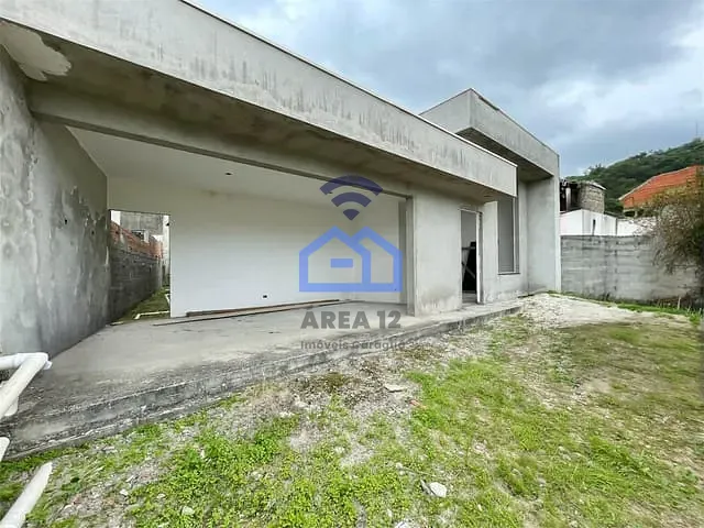 Casa com 319m² 3 quartos e 1 banheiro, à venda, no bairro Martim de Sá em Caraguatatuba