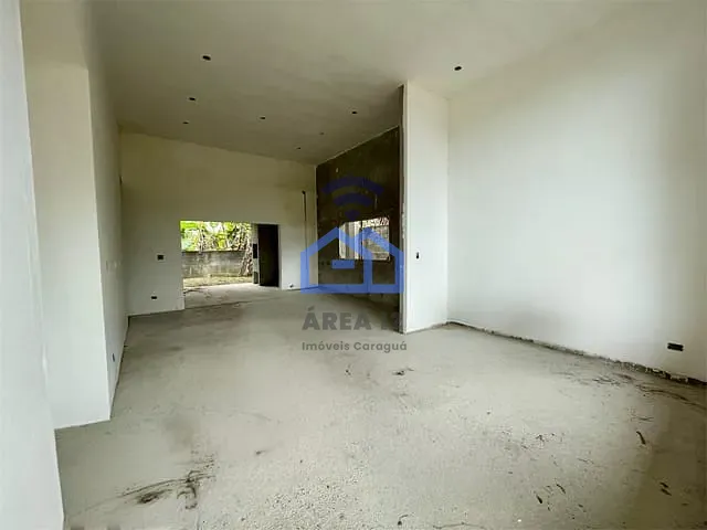 Casa com 319m² 3 quartos e 1 banheiro, à venda, no bairro Martim de Sá em Caraguatatuba