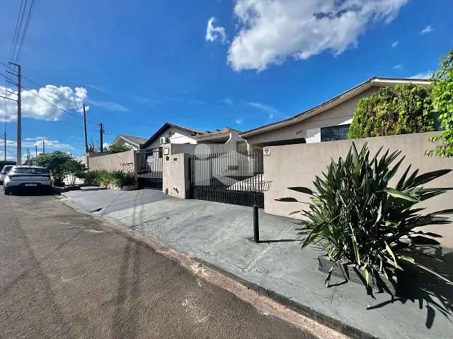Casa com 300m² 3 quartos e 2 banheiros, à venda, no bairro Jardim Novo Horizonte em Rolândia