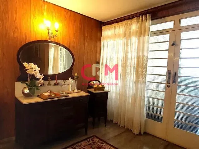 Sobrado com 470m² 5 quartos e 4 banheiros, à venda, no bairro Centro em Taquaritinga