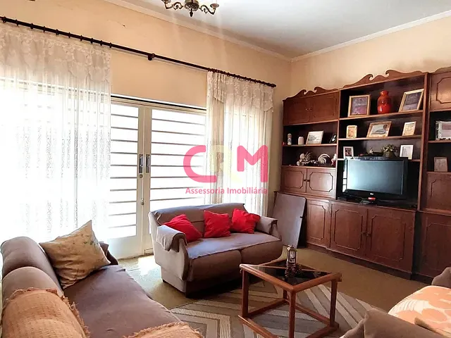 Sobrado com 470m² 5 quartos e 4 banheiros, à venda, no bairro Centro em Taquaritinga