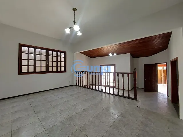 Casa com 350m² 3 quartos e 2 banheiros, à venda, no bairro Jardim Santa Rita de Cássia em Bragança Paulista