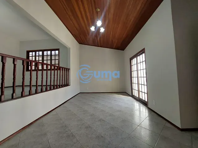 Casa com 350m² 3 quartos e 2 banheiros, à venda, no bairro Jardim Santa Rita de Cássia em Bragança Paulista