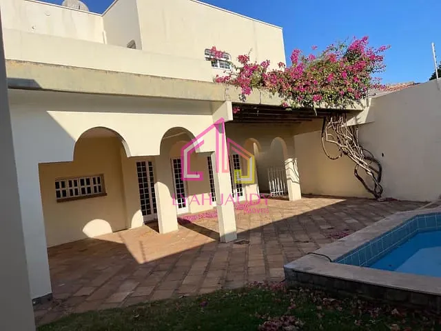 Casa com 788m² 5 quartos e 6 banheiros, à venda, no bairro Jardim Shangri-Lá em Cuiabá