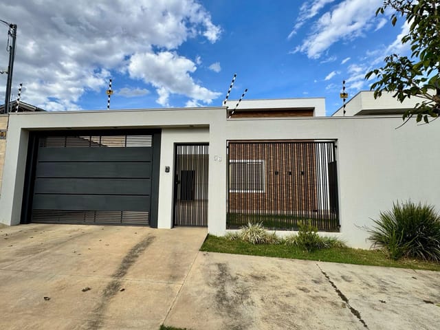 Casa com 360m² 3 quartos e 2 banheiros, à venda, no bairro Jardim Belo Horizonte em Sinop