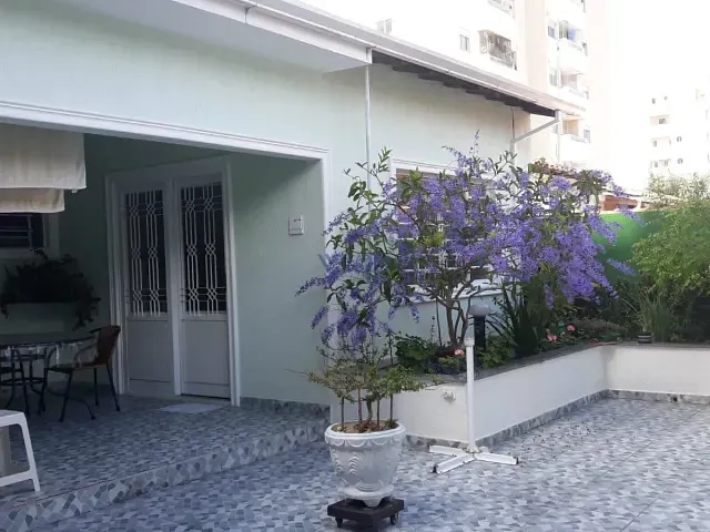 Casa com 300m² 5 quartos e 3 banheiros, à venda, no bairro Parque Industrial em São José dos Campos