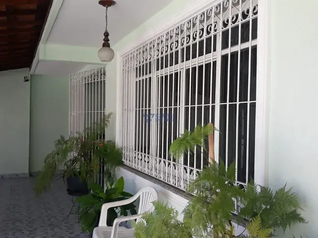 Casa com 300m² 5 quartos e 3 banheiros, à venda, no bairro Parque Industrial em São José dos Campos