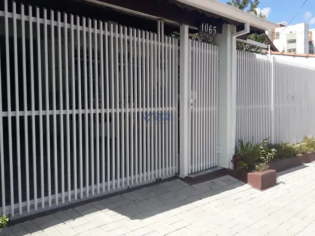 Casa com 300m² 5 quartos e 3 banheiros, à venda, no bairro Parque Industrial em São José dos Campos