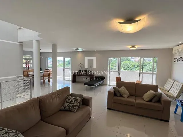 Casa com 580m² 4 quartos e 6 banheiros, à venda, no bairro Residencial Colinas de São Francisco em Bragança Paulista