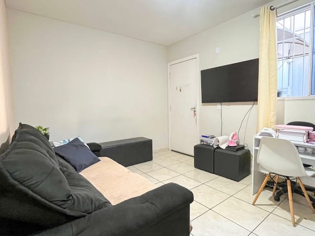 Casa 2 quartos e 1 banheiro, à venda, no bairro Planalto em Belo Horizonte