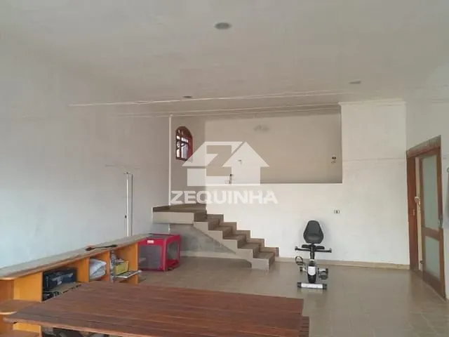 Casa com 438m² 4 quartos e 4 banheiros, à venda, no bairro City Bussocaba em Osasco