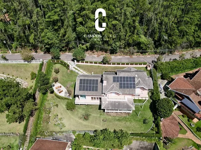 Casa com 1060m² 4 quartos e 5 banheiros, à venda, no bairro Alto do Capivari em Campos Do Jordão