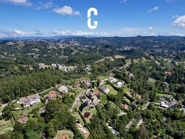 Casa com 1060m² 4 quartos e 5 banheiros, à venda, no bairro Alto do Capivari em Campos Do Jordão