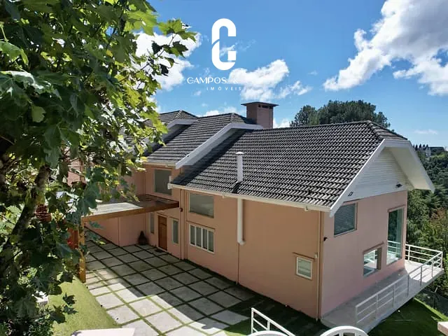 Casa com 1060m² 4 quartos e 5 banheiros, à venda, no bairro Alto do Capivari em Campos Do Jordão
