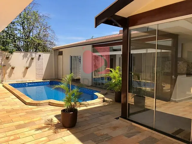 Casa 4 quartos e 3 banheiros, à venda, no bairro Cidade Jardim em Pirassununga