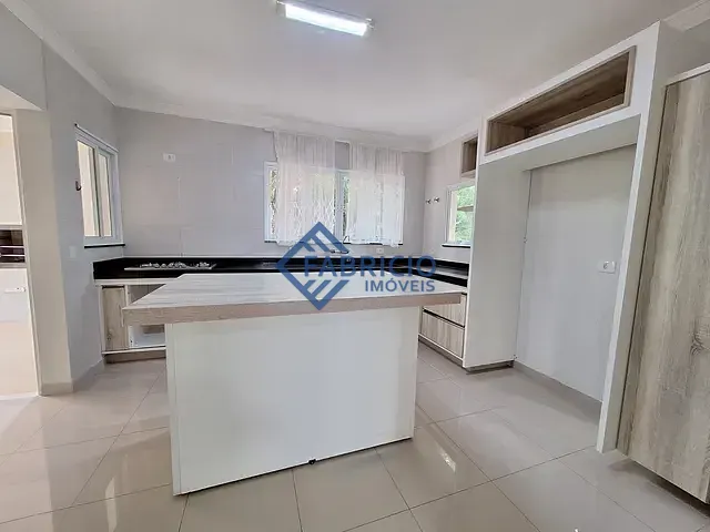 Casa com 396m² 3 quartos e 2 banheiros, para alugar, no bairro Fazenda Santana em Valinhos
