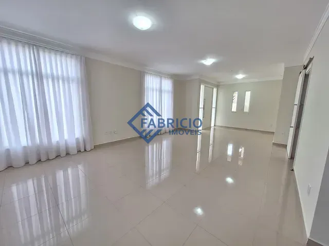 Casa com 396m² 3 quartos e 2 banheiros, para alugar, no bairro Fazenda Santana em Valinhos