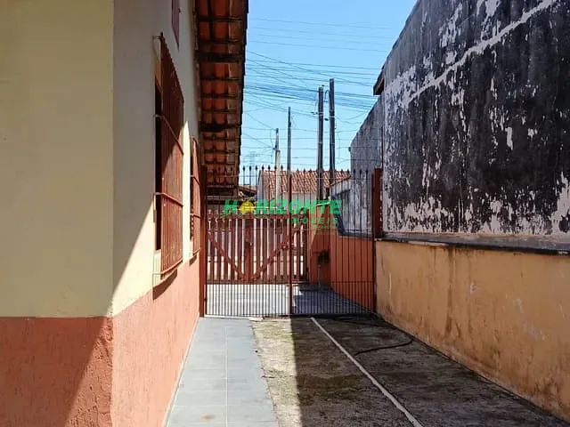 Casa com 114m² 2 quartos e 2 banheiros, à venda, no bairro praia das palmeiras em Caraguatatuba