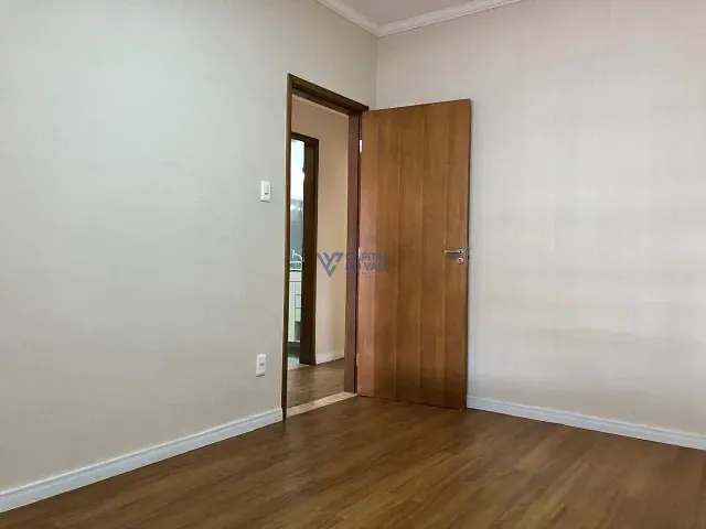 Casa com 300m² 4 quartos e 1 banheiro, à venda, no bairro Bosque dos Eucaliptos em São José dos Campos