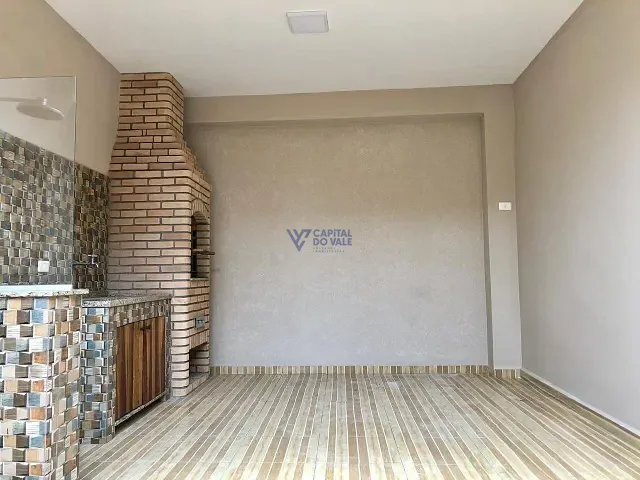 Casa com 300m² 4 quartos e 1 banheiro, à venda, no bairro Bosque dos Eucaliptos em São José dos Campos